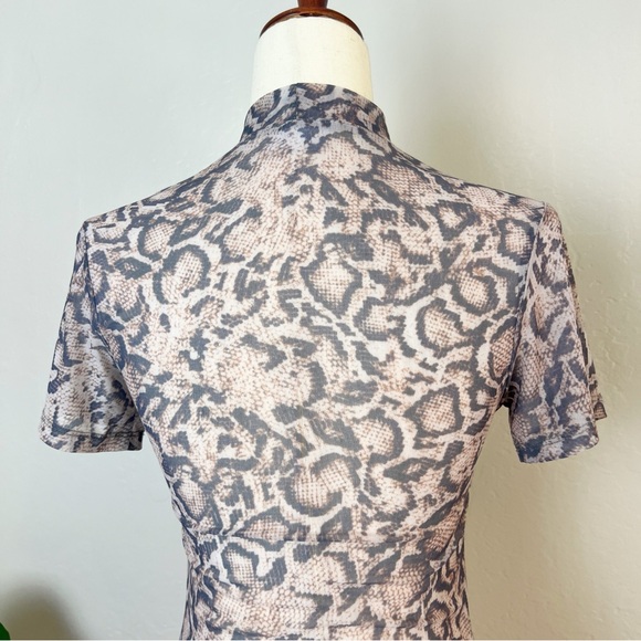 ✖️SOLD✖️•LNA• Snake Mesh High Neck Short Sleeve Cropped Semi Sheer Fitted Tee - Picture 7 of 11